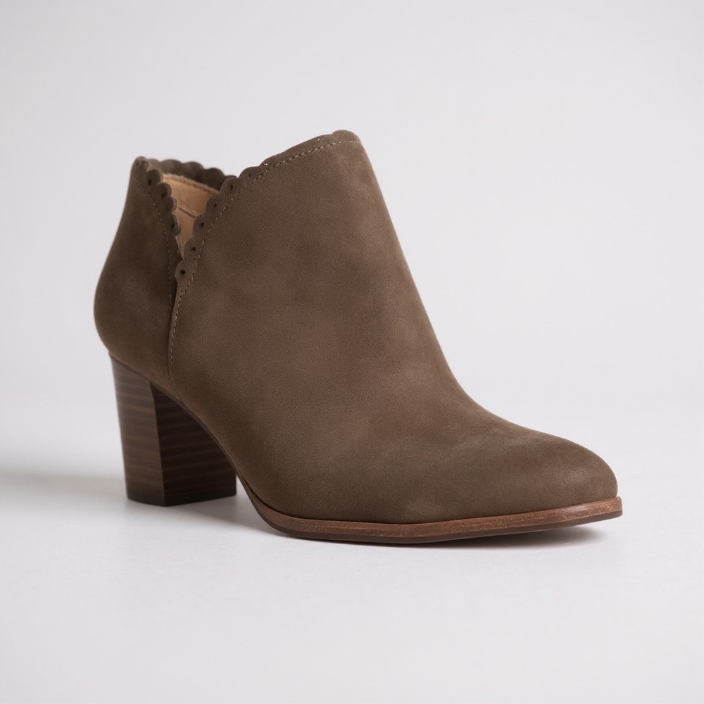 Jack Rogers Marianne Olive Suede Scalloped Ankle Boots Size 7.5